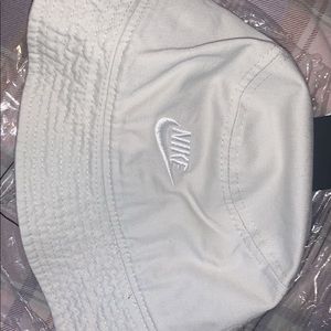 Nike bucket hat